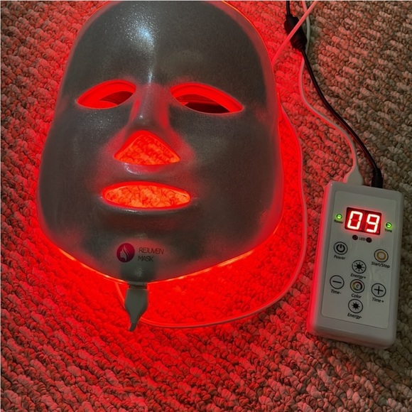 🤍LED MASK🤍 - Picture 2 of 3